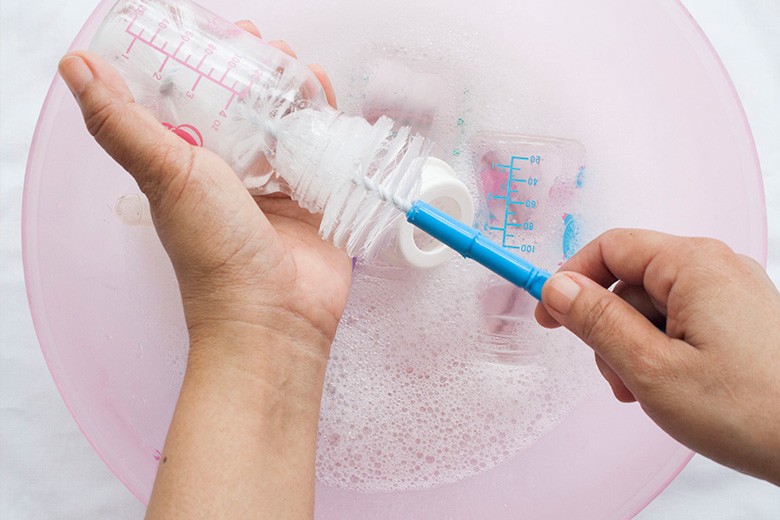 Eterna Corporativo ¿Cómo asear correctamente un biberón o tetero?